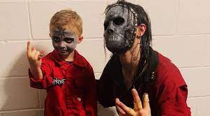 Check spelling or type a new query. Slipknot Bambino Di 5 Anni Sale Sul Palco Per Suonare La Batteria Con La Band Guarda Le Foto E Il Video