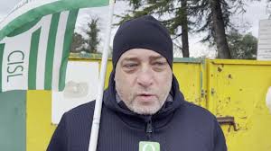 Presidio sindacale davanti alla cava dove è morto Andrei: "Nessuna risposta  alla richiesta di incontrare i vertici aziendali. Avanti finché non avremo  risposte"