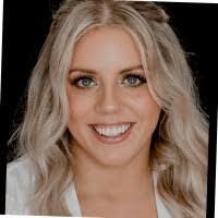 Donna Hirst's Instagram, Twitter & Facebook