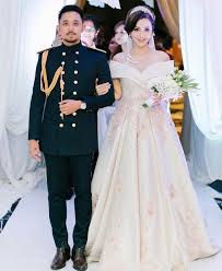Mimpi memakai baju pengantin sering kali membuat yang mengalaminya merasakan gaun pengantin didalam mimpi umumnya dapat melambangkan kebahagiaan dan hasrat tentang suatu 1. 21 Baju Pengantin Lelaki Menarik Tema Warna Khas Untuk Raja Sehari