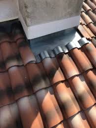 Qui contacter pour rénover sa maison ? Prix Pour Refaire Une Toiture De 100m2 Sur Aix En Provence Dans Les Bouches Du Rhone Ms Couverture