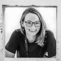 Kelly Speakman's Instagram, Twitter & Facebook