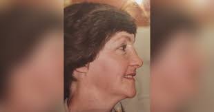 Lois Mclean's Instagram, Twitter & Facebook