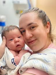 Can you edit my photo to remove frizz and fill in my eyebrows?