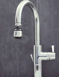 Wassersparende Küchenbrause Schwenkbar