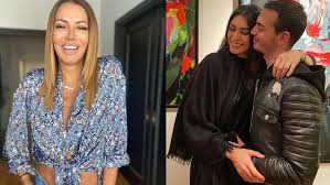 Η μητέρα της, ίρα οικονομίδου ήταν ζωγράφος και έτσι η ξένια είχε συνηθίσει. Eyh Iwannidoy Iciao