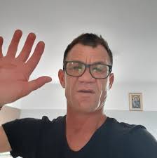 De ce, tinere, păru-n cap ți-a încărunțit?