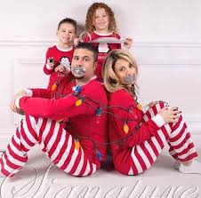 How To Nail Family Christmas Photo Fun Photoshoot Ideas Allthestufficareabout Com Christmas Family Photoshoot Christmas Family Photos Funny Christmas Photos