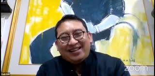 Prabowo'nun 1998 mayıs isyanlarını yönettiği iddialarını reddediyor ve eski askeri şefin öne sürdüğü. Refleksi 22 Tahun Reformasi Fadli Zon Pergantian Rezim Itu Sunnatullah