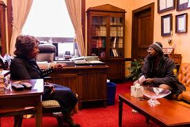 Proudly serving the people of california's 43rd district in congress. U S Rep Maxine Waters Is Making Waves Street Roots