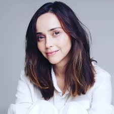 Quem é a atriz por trás da Emília na versão SBT do Sítio do Picapau Amarelo?