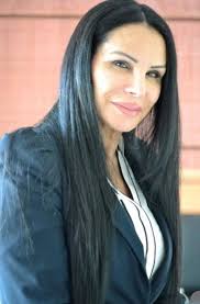 مني القباني: شريكة مؤسسة لمبادرة قديمك جديدهم Mona El Kabani: Co-Founder of  the initiative, What Is Old for You Can Be New to Others