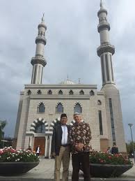 Itulah alasan mengapa islam bisa cepat diterima oleh masyarakat indonesia. Dakwah Melalui Pendekatan Budaya Lebih Diterima Di Belanda