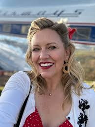 Rose Navarro's Instagram, Twitter & Facebook