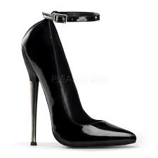 Un capo che richiede eleganti body, clutch e décolleté con tacco 12. Nero Vernice 16 Cm Dagger 12 Scarpe Decollete Tacco Stiletto
