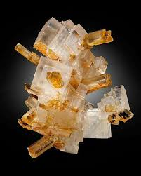 Halite Selite Stones And Crystals Minerals And Gemstones Mineral Stone