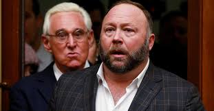 Complottheorist Alex Jones moet ook nog boete van 45 miljoen dollar  ophoesten