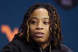 Alex Mayle's Instagram, Twitter & Facebook