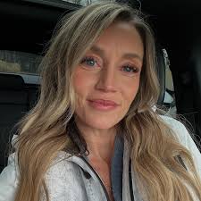 February was one for the books👇🏼⁣ ⁣ 👉🏻 Spent 14 days out of town. ⁣ ⁣ 7  in Austin, TX hosting a live event for 100 of our students and with our