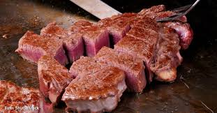 Se trata de una carne exclusiva por el trato que se les da a las vacas durante la crianza, las cabezas mientras debatían quién tenía el mejor plato, sentenciaron: En Colombia Ya Se Vende La Carne Mas Cara Del Mundo Kienyke