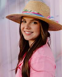 it's me eden! the face behind all the art! DM for art!! xoxo✨🎨💕👩🏻‍🎨