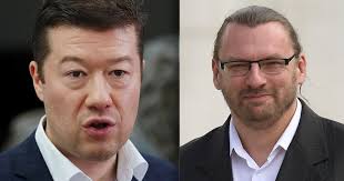 Lubomír volný (za jap) napadá ochranku poslanecké sněmovny pčr (flákanec) a tomáše hanzela z čssd za nemožnost. Po Flakanci Opet Prusvih Ve Snemovne Volny Odmitl Rousku A Vyvedli Ho Feri Bizarni Blesk Cz