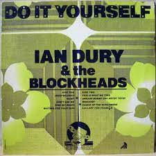 Bij de hoes zijn er sporen van beperkte slijtage zichtbaar, maar verkeert wel in een goede staat. Ian Dury The Blockheads Do It Yourself 1979 Vinyl Discogs