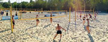 The rules vary from the indoor game, teams have two players rather than six, and the customary. Vor Der Wm In Hamburg Warum Berlin Die Wahre Beachvolleyball Hauptstadt Ist Sport Tagesspiegel