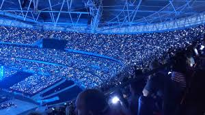 On saturday, korean band bts took to the stage at wembley stadium for the first of two sold out shows of their love yourself : Bts Army Bomb Light Wave London Wembley 2019 Youtube