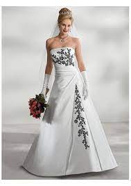 Beautiful wedding gown for sale. Formal Wedding Dress Black White Wedding Dress Wedding Dress Train Ruffle Wedding Dress