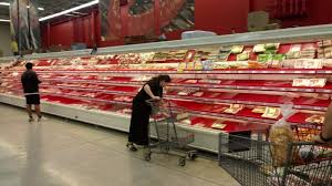 Welcome to texas, where everything is bigger and better, especially the state's favorite grocery store: Here S Why H E B Is Not Having A Senior Shopping Hour
