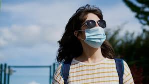 Het licht wat de zon uit straalt is voor ons mensen uiteraard zichtbaar maar bevat tevens een niet voor voor het menselijk oog waarneembaar ultraviolet licht. Uv Licht Gegen Corona Kann Naturliches Sonnenlicht Viren Abtoten Bayern 1 Radio Br De