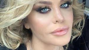 Loredana groza (born 10 june 1970), also known as simply loredana, is considered, by and large, the most. Loredana Groza S A AfiÈ™at FÄƒrÄƒ Pic De Machiaj Stirescu Ro