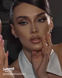 Burberry Goddess Personified: A Timeless Fashion Icon