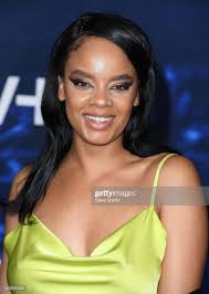 Ariel Thompson's Instagram, Twitter & Facebook