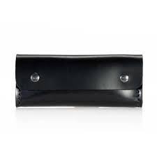 Découvrez tous nos modèles de trousses de toilette en cuir lisse ou grainé pour femme. Trousse Noire En Cuir Belle Et Elegante Cuirs Ney