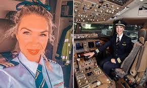 Ellen Roz's Instagram, Twitter & Facebook