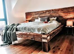 Bett aus handgehackten altholz balken. Schwarzwald Altholz Der Balkenbettenbauer Posts Facebook