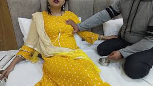 Desisaarabhabhi - Indian Desi dost ki maa ke sath chudai mazaa lete hoye  uski gori chut main ungli dal ke uske chuche chuss dale - XNXX.COM