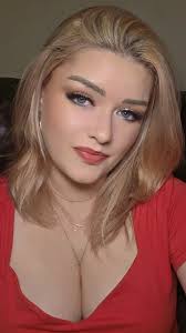 Goodnight y'all, if I look tired it's because I'm bloody exhausted lol.  Yay, Friday tomorrow though and I'm only working one job, yesss. K love you  all, byeeee 😴