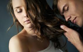 Wanita wajib tahu 3 cara menggoda suami agar semakin bergairah untuk bercinta dunia kewanitaan. 13 Kejutan Kecil Untuk Menggoda Pasangan