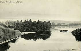 Her er det åpent, rolig og landlig, samtidig som det pulserende bylivet i. Hedmark Fylke Sor Odal Kommune Skarnes Utsikt Fra Broen Over Glomma Brukt 1915 Utg Normann Outdoor Norway River