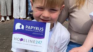 Hero's welcome for brave Bobby