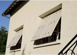 Fenêtres et vérandas toulousaines vous propose des persiennes en pvc blanc sur mesure. Installateur De Volets Persiennes En Pvc Sur Mesure A Projection A Toulouse Fenetres Et Verandas Toulousaines