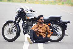 Foto pre wedding unik pakai vespa jadul youtube the prewedding vespa di 2019 nidalap photography koleksi foto wedding photographer. 24 Idea Pose Dengan Motor Bike Photoshoot Biker Photography Bike Photography