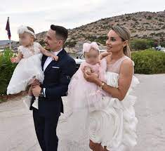 Jun 13, 2021 · λευτέρης πετρούνιας και βασιλική μιλλούση βάπτισαν το απόγευμα του σαββάτου τις κόρες τους στο εκκλησάκι της παναγιάς της καταφυγιώτισσας στην περιοχή της παλαιάς φώκαιας. Leyterhs Petroynias Basilikh Milloysh To Tlife Sth Baptish Twn Paidiwn Toys Fwtografies