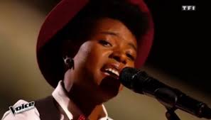 Les quatre chaises rouges se retournent pour Tamara Weber-Fillion de  l'autre côté de l'Atlantique !