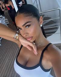 I'm from New Orleans 9thward Desire Project but currently staying in  Bakersfield, California. What about you where are you located? And tell me  a little something about yourself ❤️💋