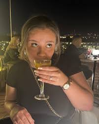 Zoë Thwaites (@zoethwaites.x) • Instagram photos and videos