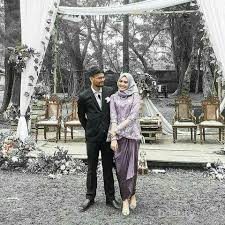 Batik couple untuk kondangan dan acara lainnya. Bikin Baper Yang Lain Pakai Outfit Seperti Ini Bareng Pasangan Saat Menghadiri Kondangan